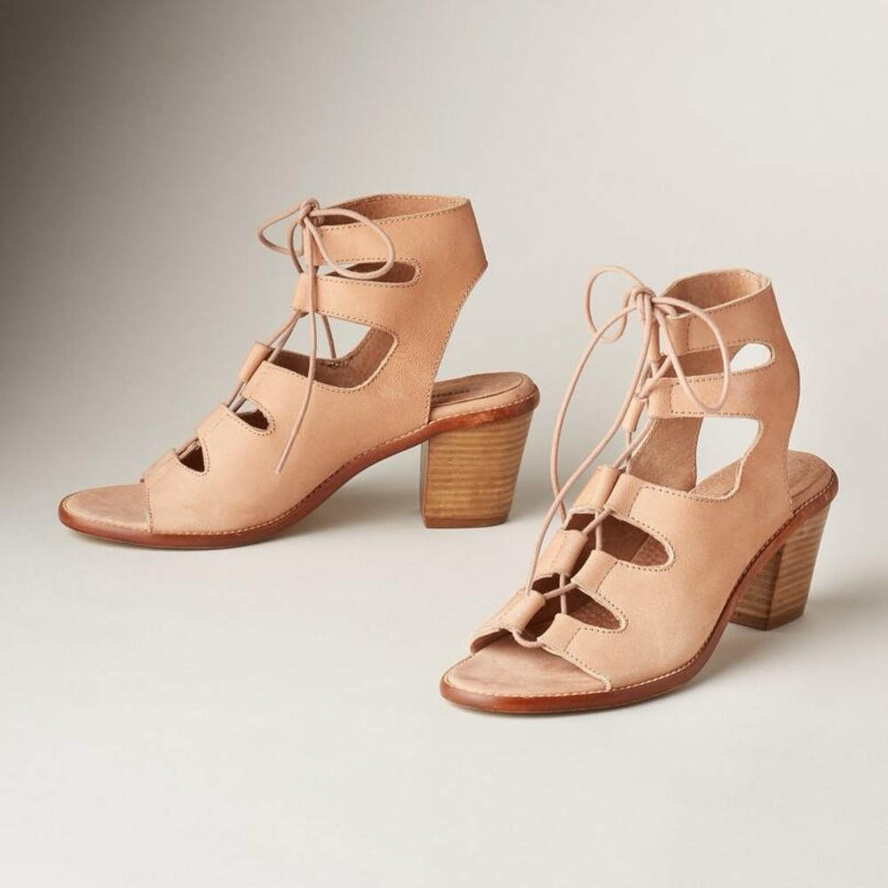 🍃SUNDANCE CATALOG GENUINE LEATHER SANDALS🍃